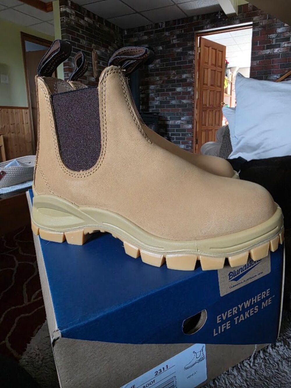 New Blundstone 2311 Lug Sole size 4.5AUS, US L7.5